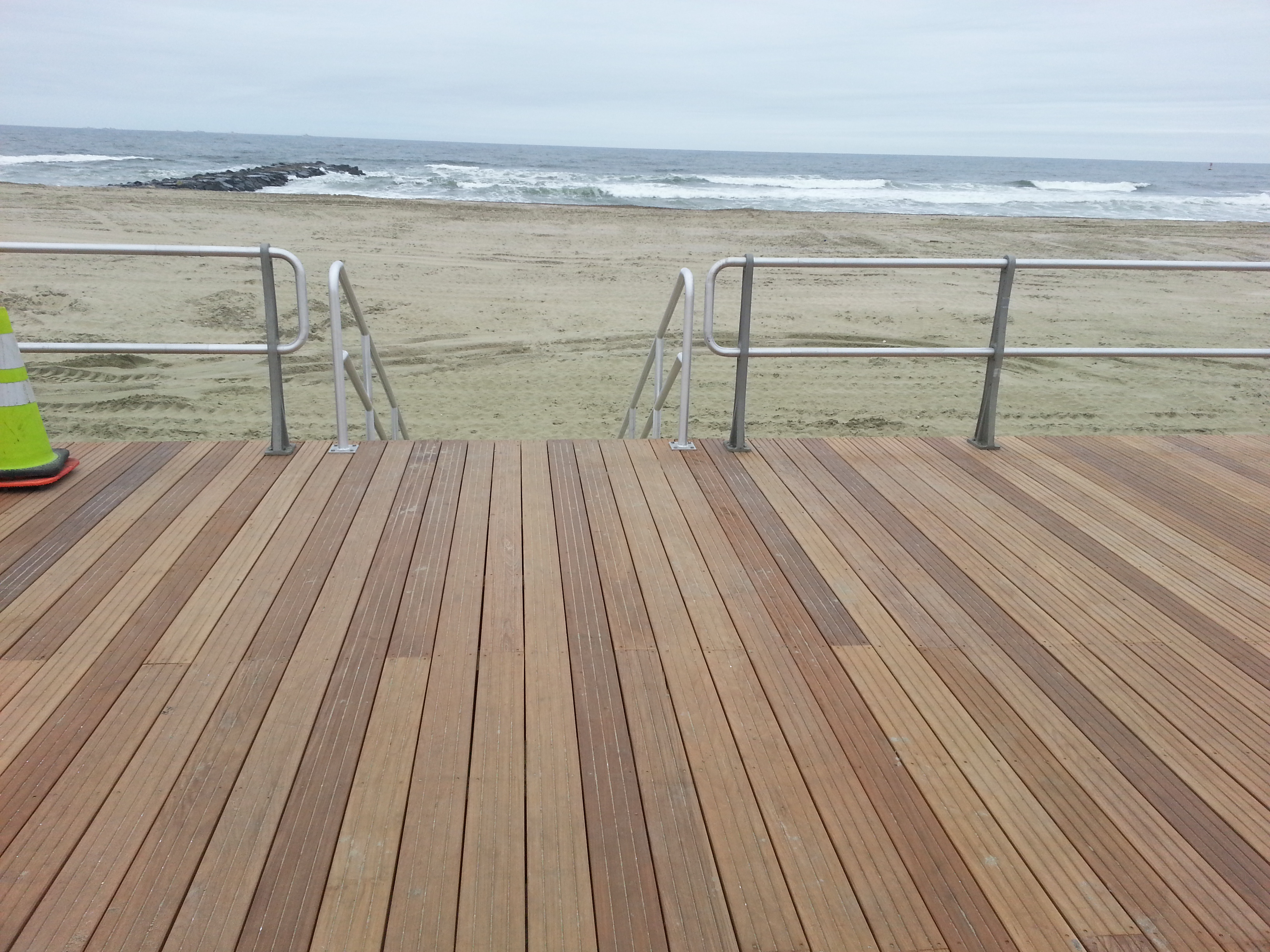 The Decision Order Behind a Commercial Tropical Hardwood Decking Specification