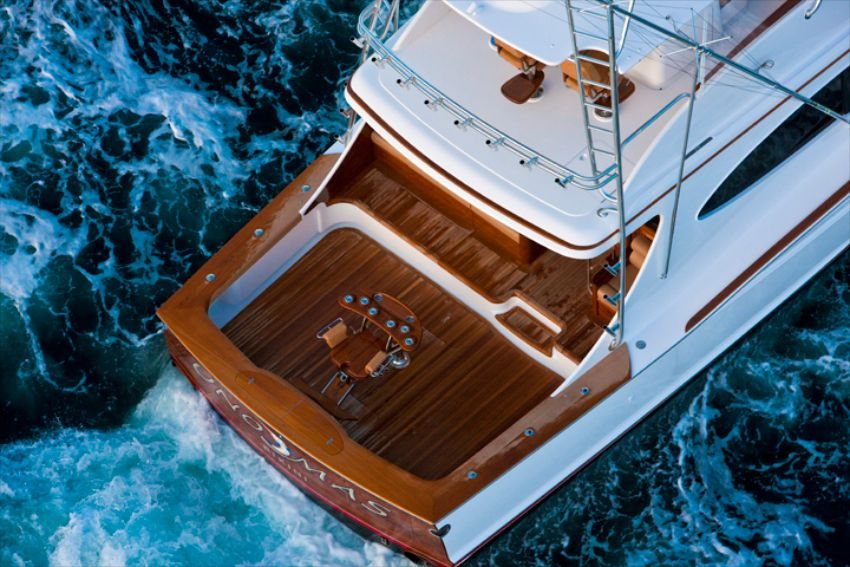 A stern from above, the covering board carrying the curve the takeoff has to buy length for
