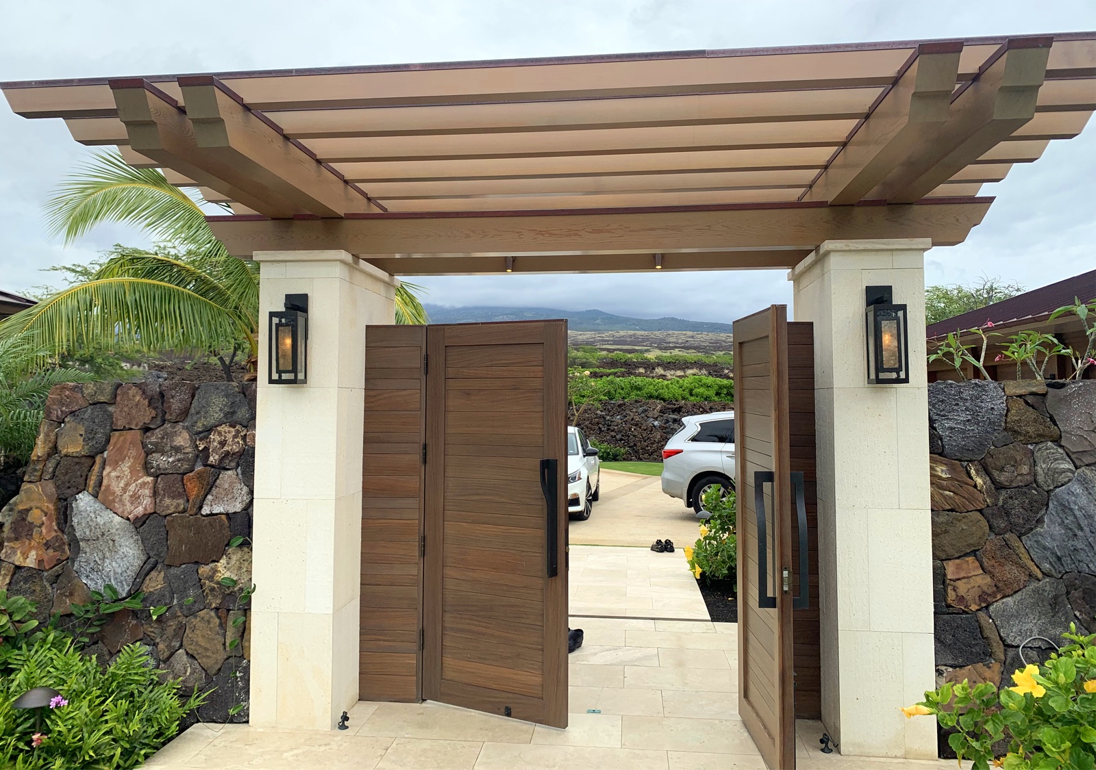 Driveway Gate Swing Weight, Hinge Loads and the Engineering Behind a Large Hardwood Leaf