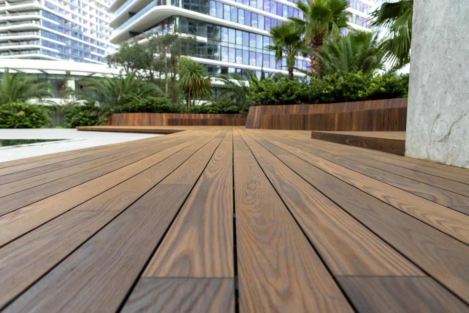 Freeze Thaw Decking by Duty Cycle: Where Ipe and Cumaru Win and Where Thermally Modified Wood Takes Over