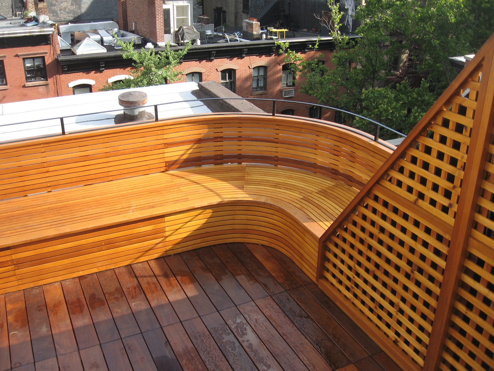 Garapa vs Ipe vs Cumaru: Choosing a Backyard Deck by Comfort, Upkeep, and Handling