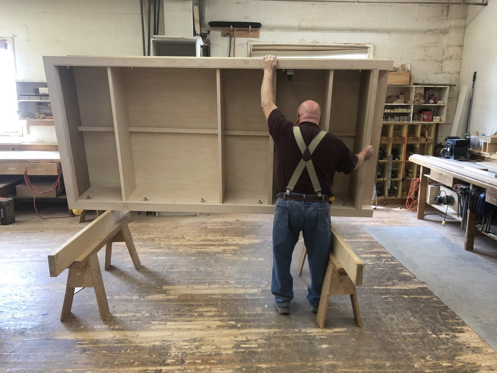 Inside a Hardwood Closet: Rod Spans, Shelf Deflection and the Parts That Sag