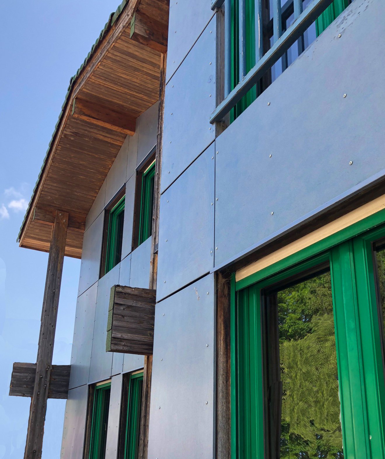 Panelled elevation where the boards run past window openings