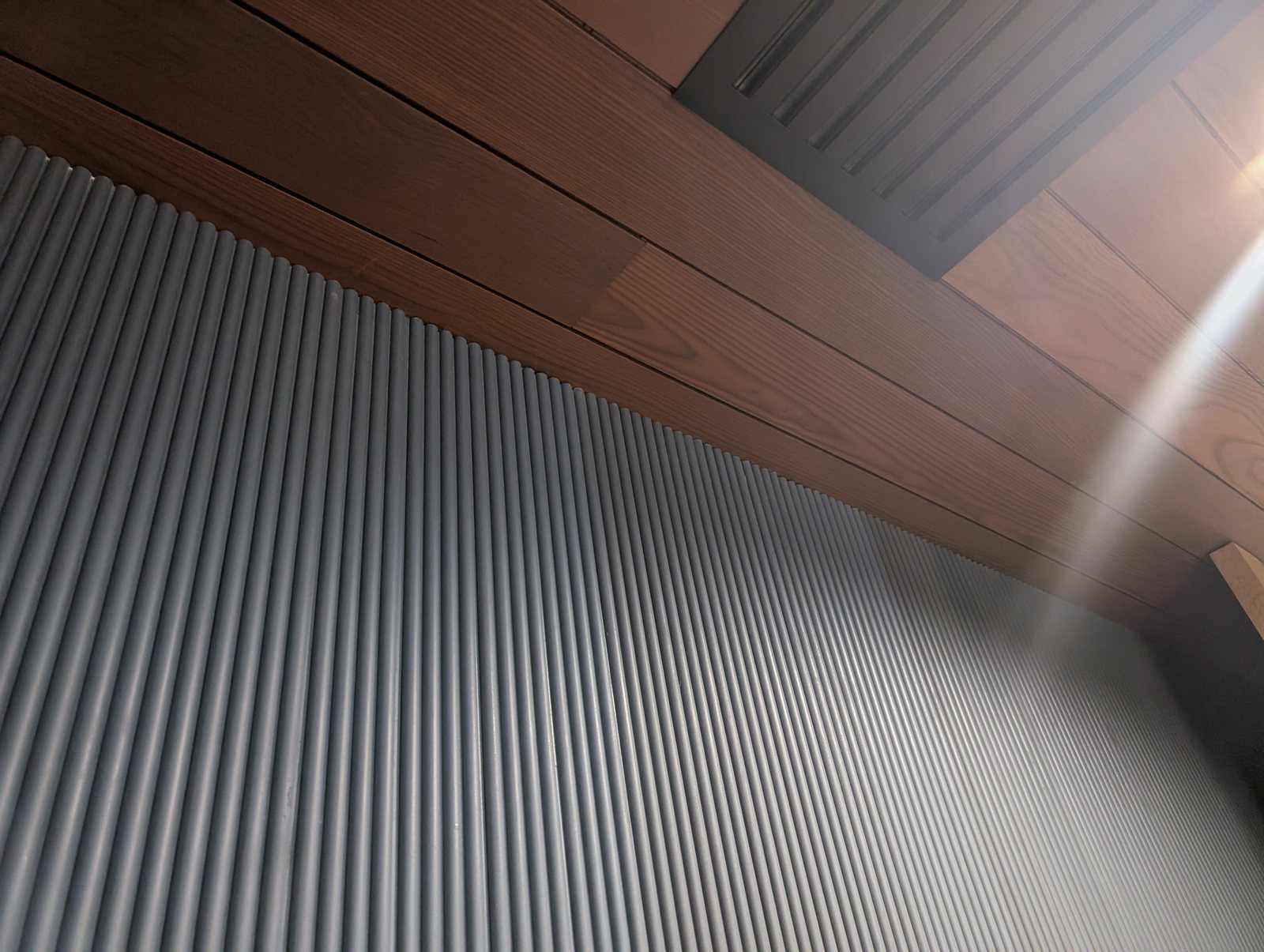 Reeded panel milled with closely spaced vertical members