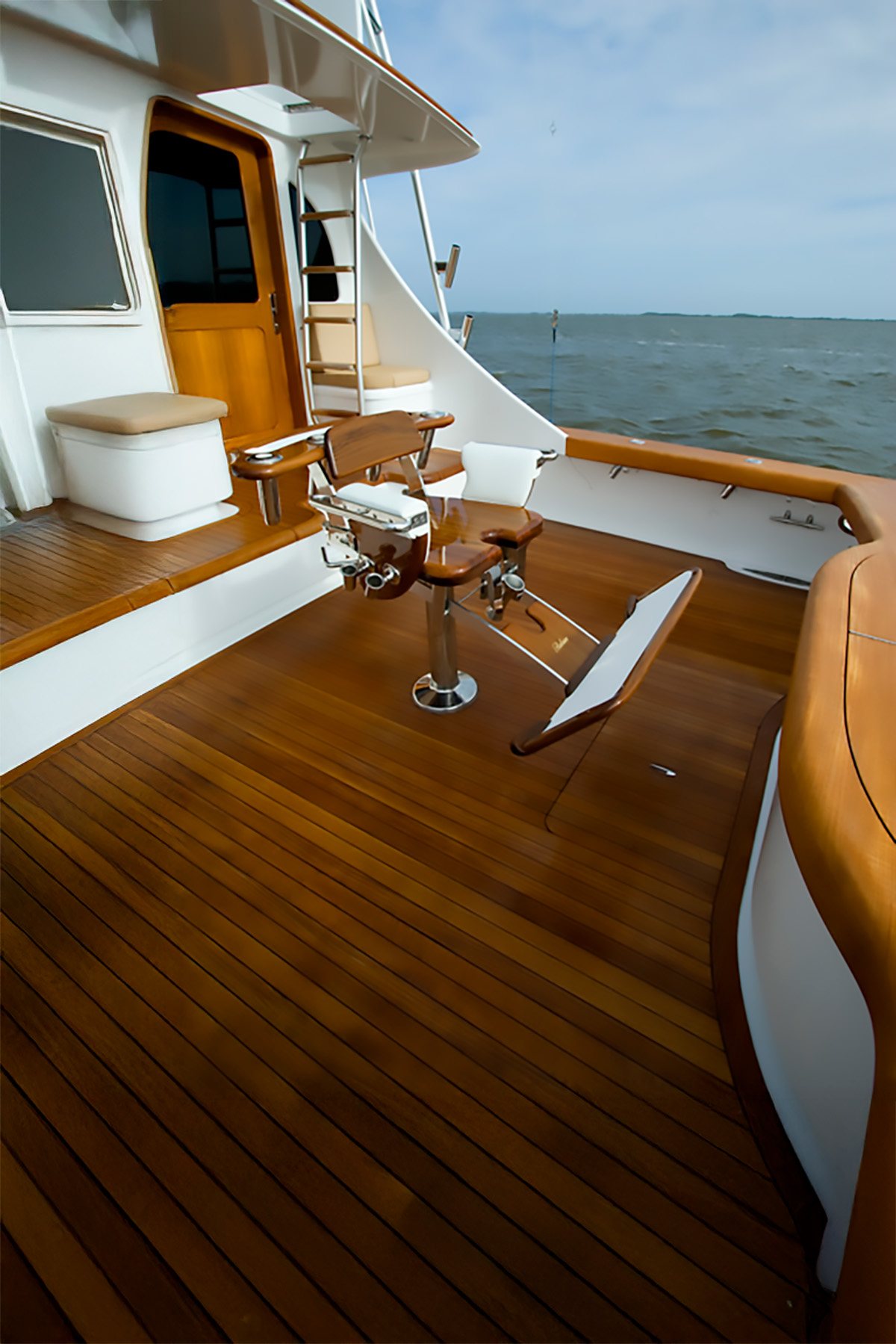 Quartersawn Teak for a Deck: Why Vertical Grain Decides the Seam