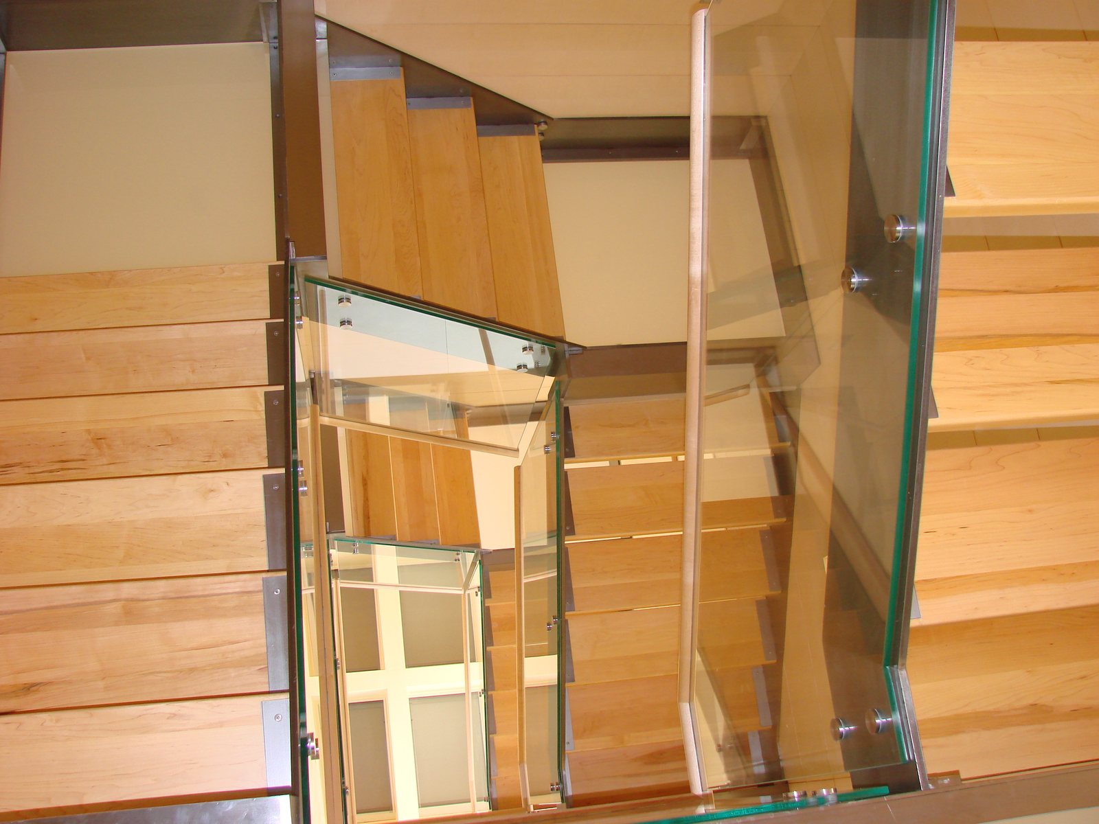Stair treads and skirtboard meeting along a single scribed line